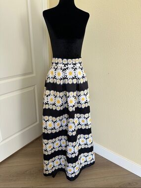 Daisy-Print Black Maxi Skirt with White and Yellow Flowers. Small